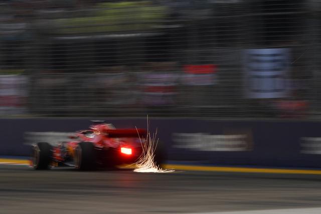 F1新加坡三练：法拉利领跑 梅赛德斯落后半秒