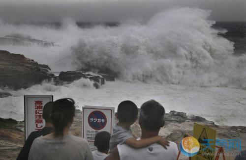 台风袭日本 750名中国旅客滞留机场