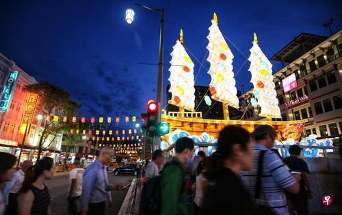 乘坐时光穿梭机 新加坡牛车水庆中秋将回首话当年