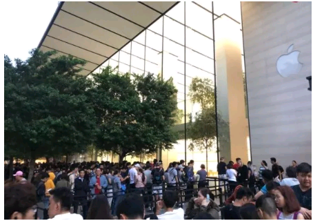 新加坡“肾机”开卖会狂揽钞票，华为跑来送钱狂揽人气上热搜！