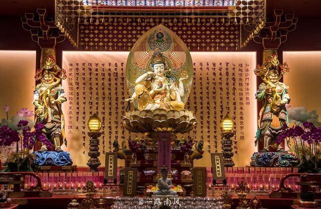 新加坡闹市耸立一座“唐代寺庙”，内有无价佛牙，每天信众云集！