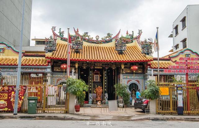 这个东南亚国家流行普通话，中国庙和中餐馆满大街都是！