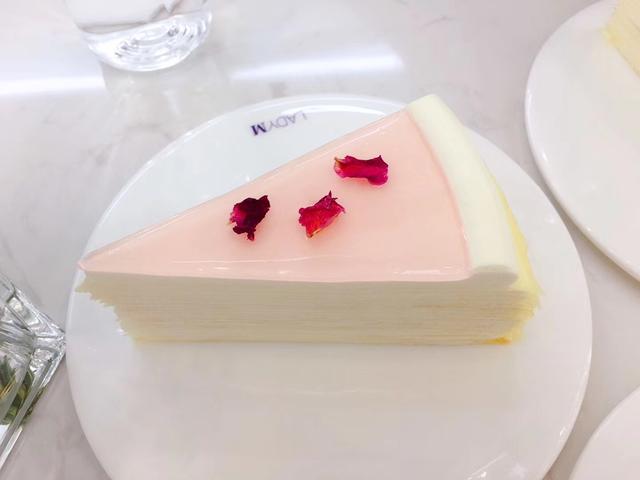 北京首家LADYM开店，蛋糕界爱马仕，一块蛋糕75元你会排队吃吗？