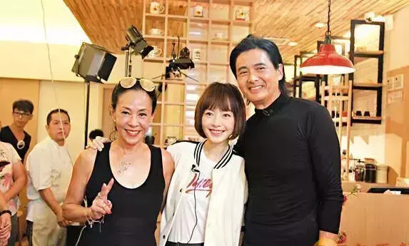 周润发首谈丧女及裸捐：只有把手放开，才会得到一切