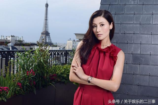 李嘉欣嫁入豪门幸福美满，赵薇嫁入豪门气场全开，但都不如她