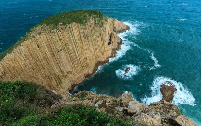 这个美食宝地不光有价廉物美的海鲜排档，这里原来还是“上山下海”的隐世天堂！