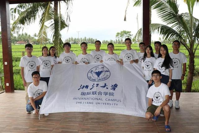浙江大学国际校区志愿者走进巴厘乌布镇