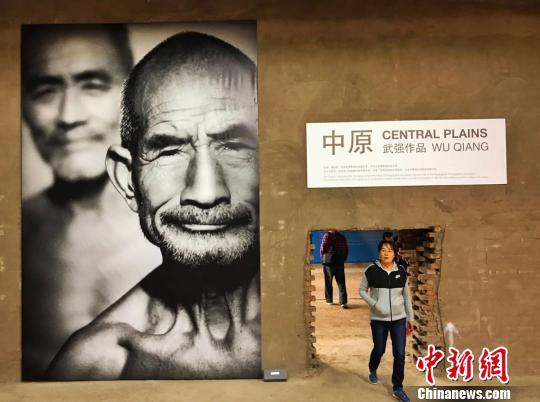 第18届平遥国际摄影大展揭晓各奖 安哥获终身成就奖