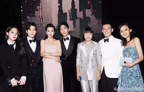 和Adrianna Ho、李冰冰、陈冠希纽约时装周秀的毕雯珺何许人！