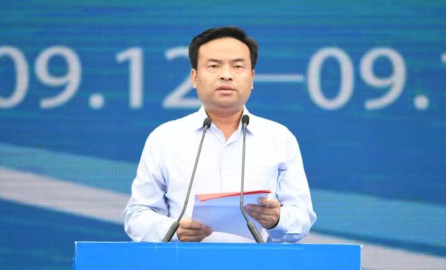 市委书记陈昌旭在2018梵净山国际天然饮用水博览会开幕式暨“多彩贵州水”品牌推广启动仪式上的致辞