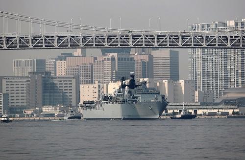 英国军舰擅闯我西沙群岛领海 遭中国军队警告驱离
