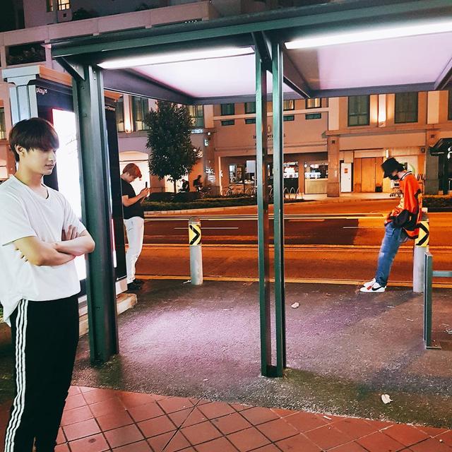 「seventeen」「新闻」180922 Seventeen新加坡游记……新加坡街头纪念照公开