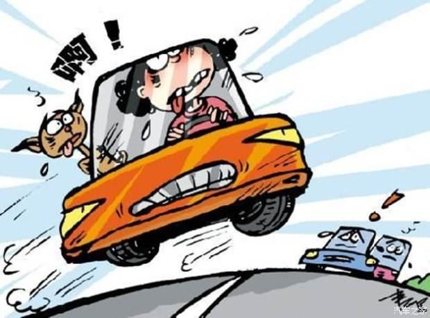 新加坡交通事故频发，司机大哥头脑别热慢行慎行