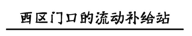 武汉关山大道上的职院小清华，有3个校区、7个食堂和1列有轨电车