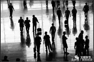 “冒充香港人、新加坡人”街头诈骗！专挑年轻女性下手