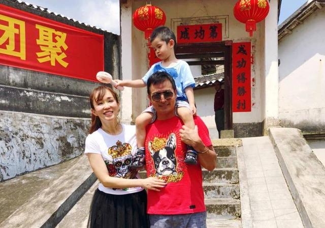 一出生就上头条，出演小龙女嫁给杨过，47岁回乡认亲宛若少女！