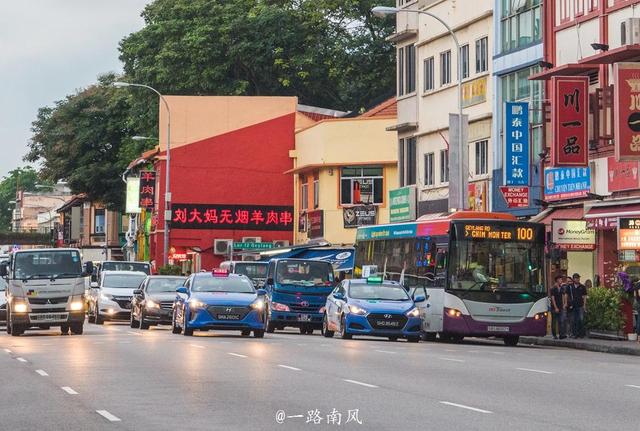 楼房低矮，满大街中文字，真实的新加坡就像中国小县城？