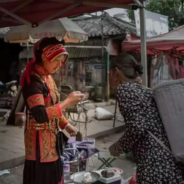 回到20年前的大理，在茶马古道住个精致又粗犷的老院、当一天废柴