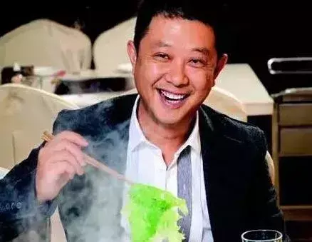 被吃上市的海底捞张勇，更新国籍加入了新加坡