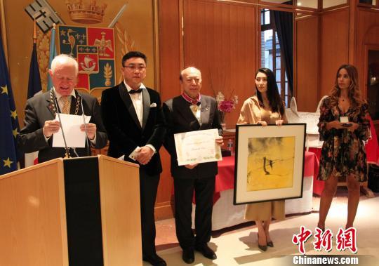 中国画家崔景哲荣获全球公益联盟文学（艺术）金质勋章