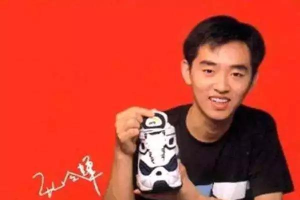 为什么这些品牌都没落了，安踏却崛起了？