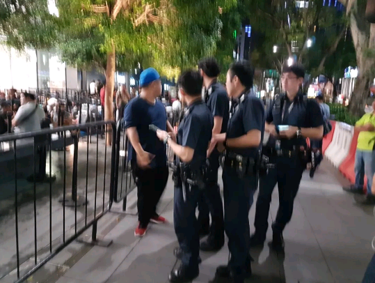 新加坡“肾机”开卖会狂揽钞票，华为跑来送钱狂揽人气上热搜！