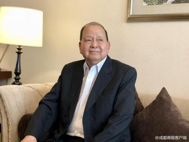 “一带一路”华商峰会在蓉举行 参会嘉宾：四川机遇大于挑战