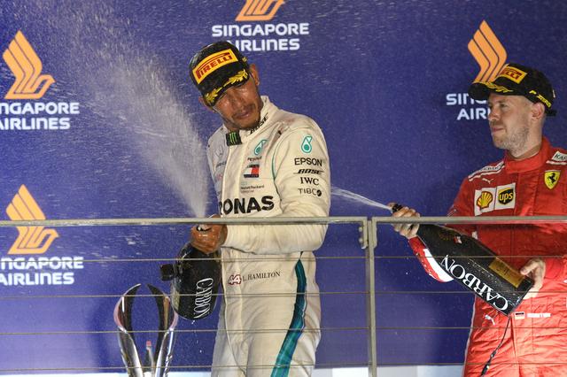 「体育」（4）赛车——F1大奖赛新加坡站：汉密尔顿夺冠