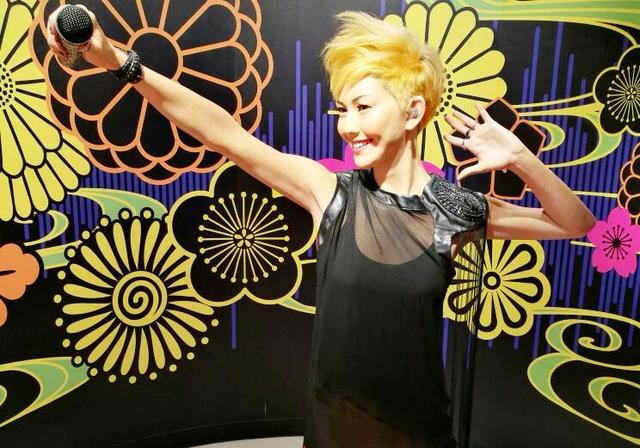 去新加坡圣淘沙旅游，看到很多我国名人的蜡像，感觉非常自豪