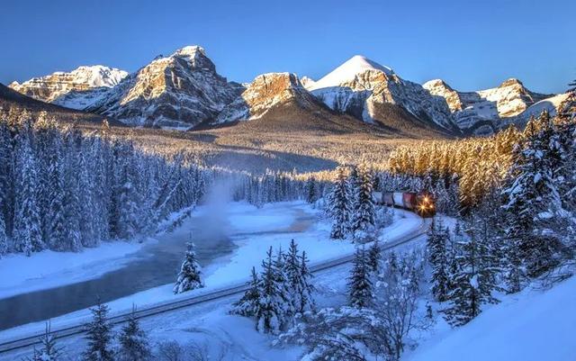 奇幻寒冬！去加拿大摄冰泡湖梦幻的冰雪童话，还可以追逐神秘北极光