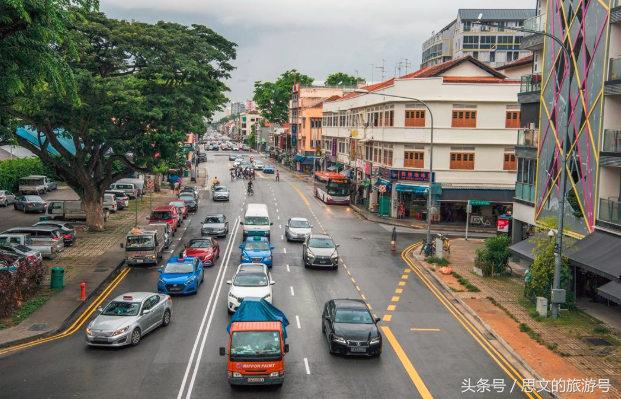 行走在新加坡的老城区，仿佛回到了国内的小县城