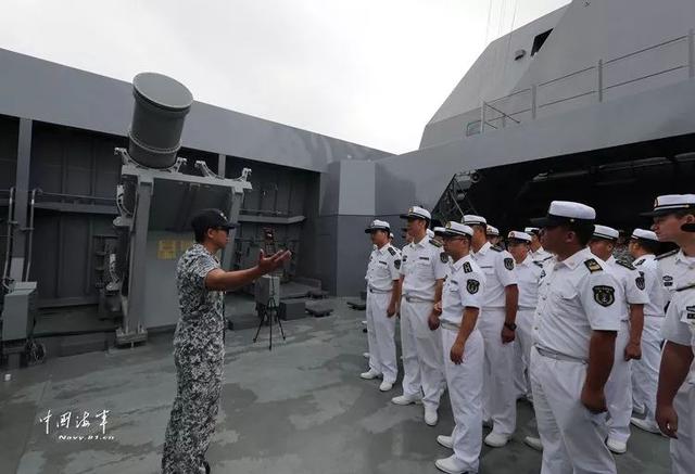 中国-东盟“海上联演-2018”举行舰艇开放活动