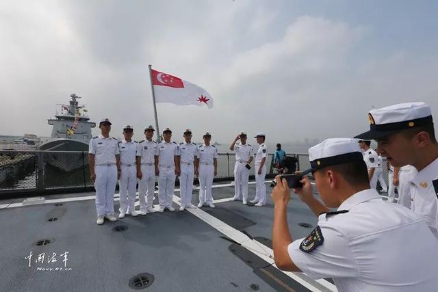 中国-东盟“海上联演-2018”举行舰艇开放活动