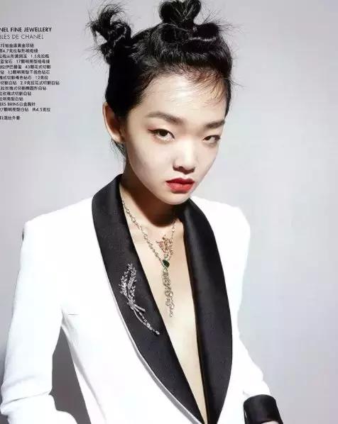 18岁姑娘，脸上全是亚洲人讨厌的缺陷，却被Dior、Chanel竞相追逐