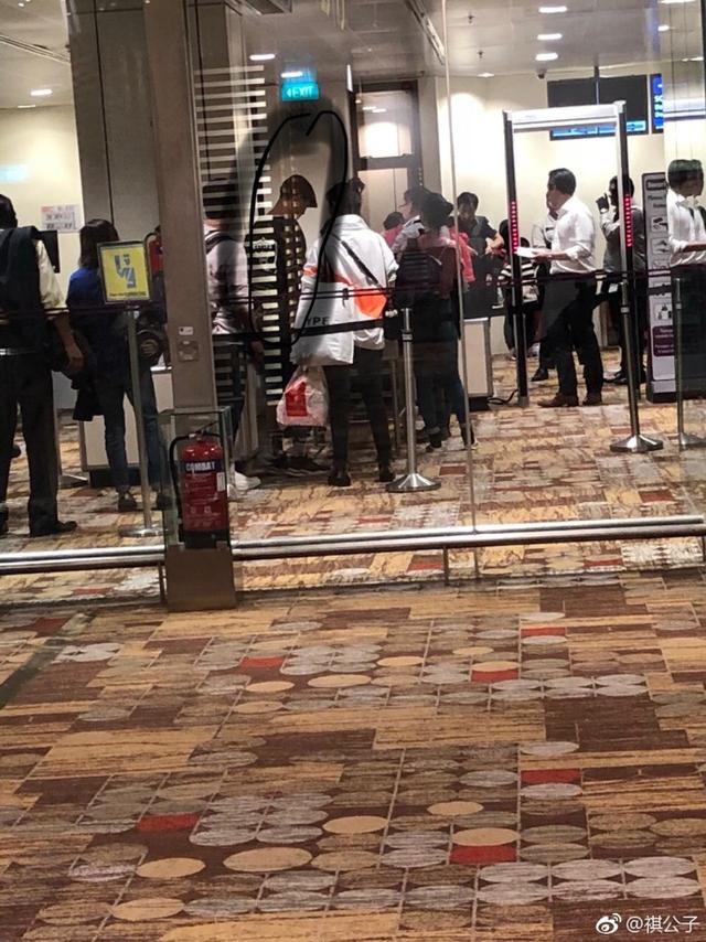 181020 路人分享新加坡机场偶遇陈伟霆 性格超nice被认出主动say hi