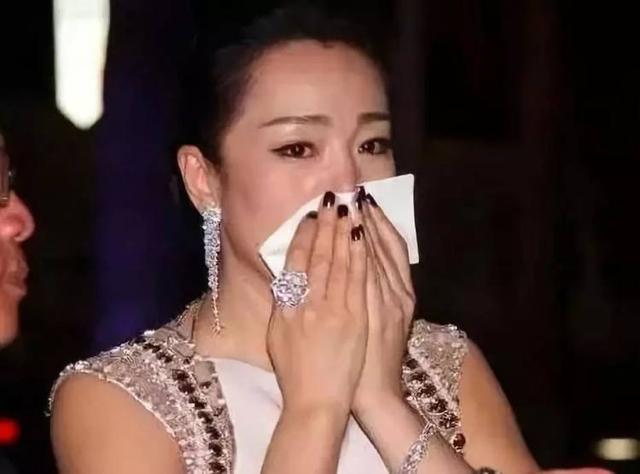 巩俐“三哭”张艺谋，这样的负心汉值得爱吗？
