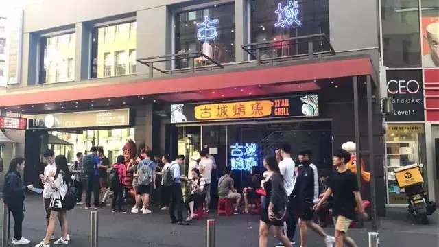 刚刚，澳洲又一巨头倒闭！让人震惊的是，华人排成长龙，疯狂哄抢