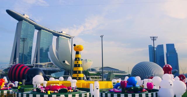 大龄儿童你们的游乐场来新加坡了！世界上最大最长充气城堡来了！