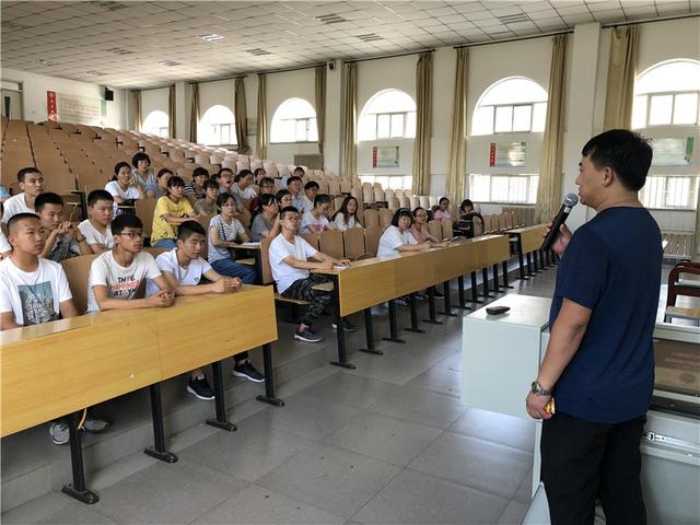 世纪明德新加坡研学营员白昊翔：磨长剑，负重行
