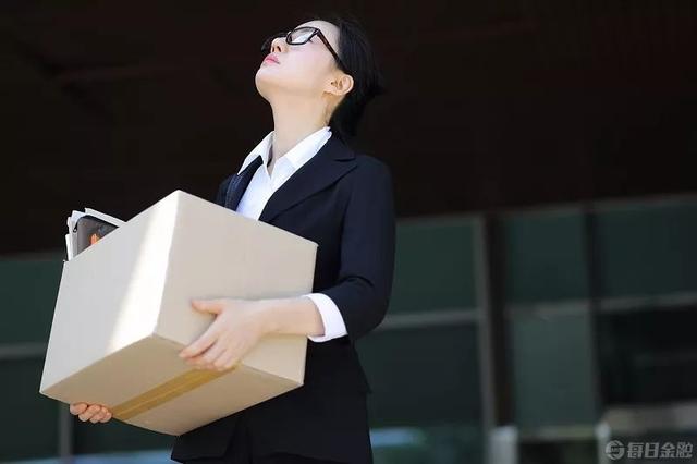 市值1.5万亿，4.4万名老员工一夜被裁：人生别只顾低头拉车，更要抬头看路 ……