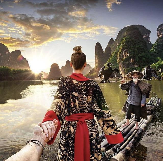 记得那对超火的牵手旅拍博主吗？他们来到了中国，赶紧follow me