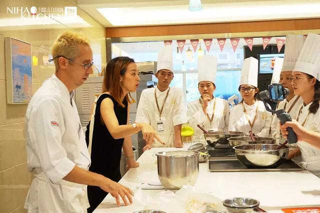 美味学院：她曾在每个餐饮人背后推过一把，并且仍将继续