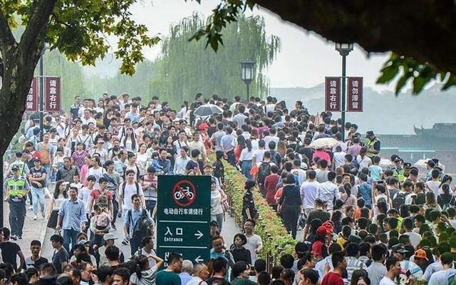拒绝拥堵 家用4K投影带你穿越拥挤的人潮