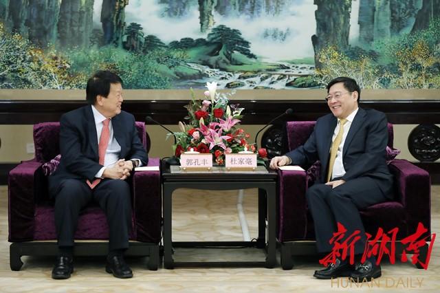 杜家毫会见新加坡丰益国际董事局主席、益海嘉里董事长郭孔丰