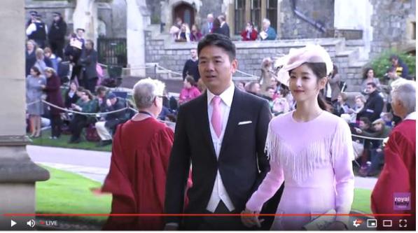 氪星晚报｜刘强东夫妇现身英国皇室婚礼；《王者荣耀》仍为全球最畅销手游；戴森Airwrap美发棒天猫预售1秒抢空