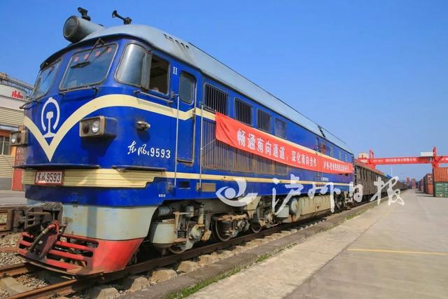 目标马来西亚！泸州又一批货物踏上南向之旅