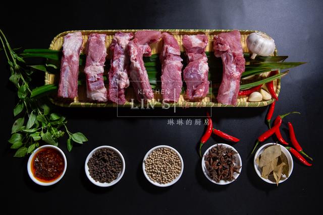 肉骨茶——新加坡美食名片