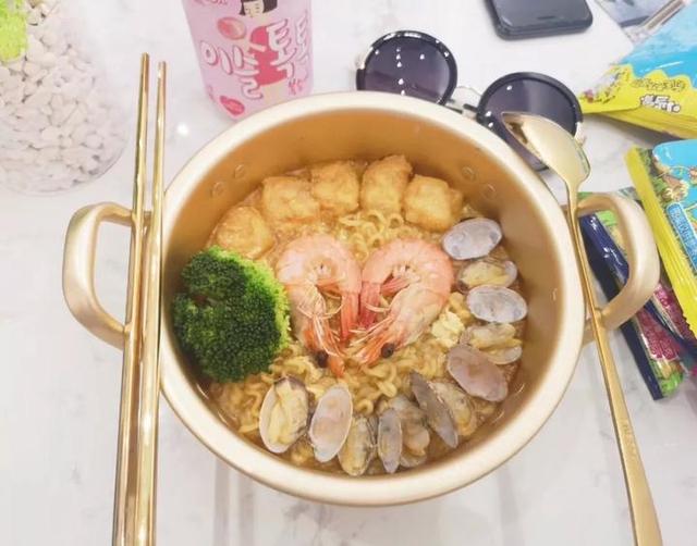 泡面还有专卖店？超火爆的泡面小食堂来丽水了！