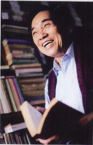 85岁的他捐献百余箱资料，只为琼剧琼曲“纸上留声”传后人