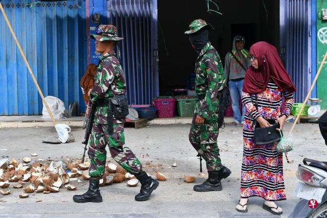 灾区哄抢商店事件恶化，印尼当局允许士兵开枪制止